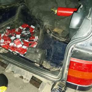 Țigări de contrabandă descoperite la frontiera de est  