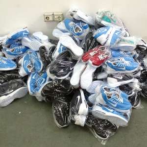 Peste 2.000 de bunuri, susceptibile a fi contrafăcute, confiscate la P.T.F. Giurgiu