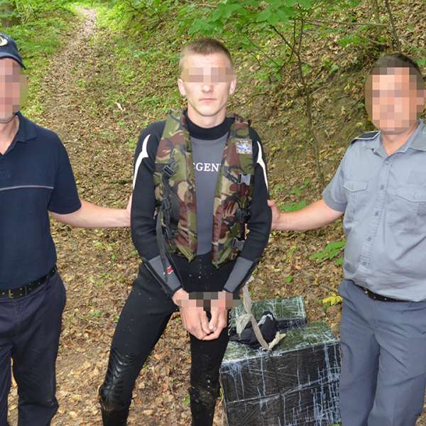 Aproximativ 8.000 de pachete cu ţigări, confiscate la frontiera de nord
