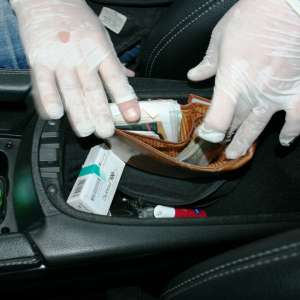 Grup infracţional specializat în contrabandă cu ţigări,destructurat de poliţiştii de frontieră ieşeni              