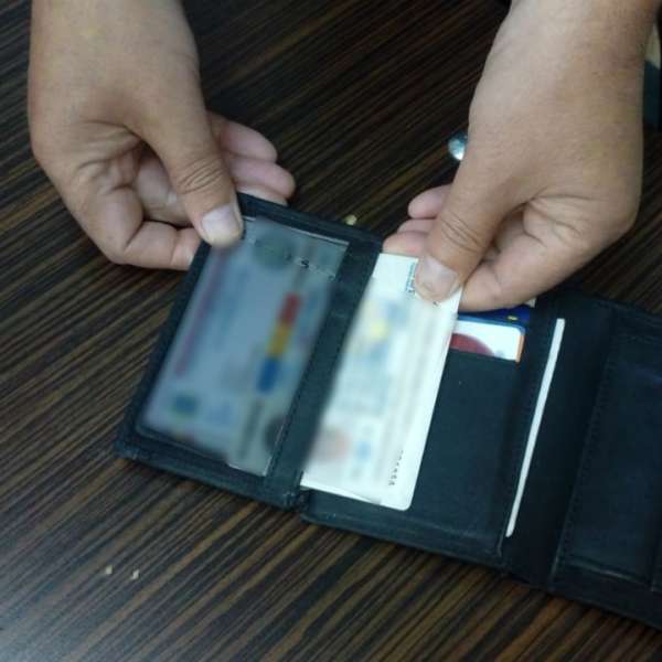 Carte de identitate falsă, descoperită la controlul de frontieră