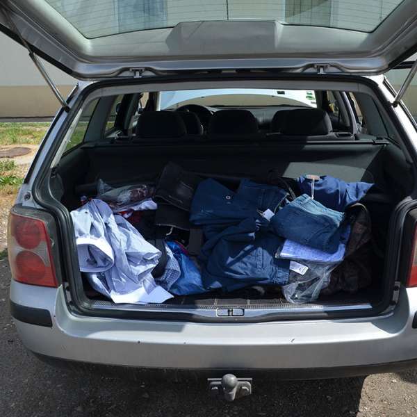 Bunuri contrafăcute, ce poartă numele unor mărci de renume descoperite de polițiștii de frontieră la Sighetu Marmației