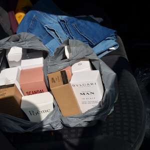 Bunuri contrafăcute, ce poartă numele unor mărci de renume descoperite de polițiștii de frontieră la Sighetu Marmației