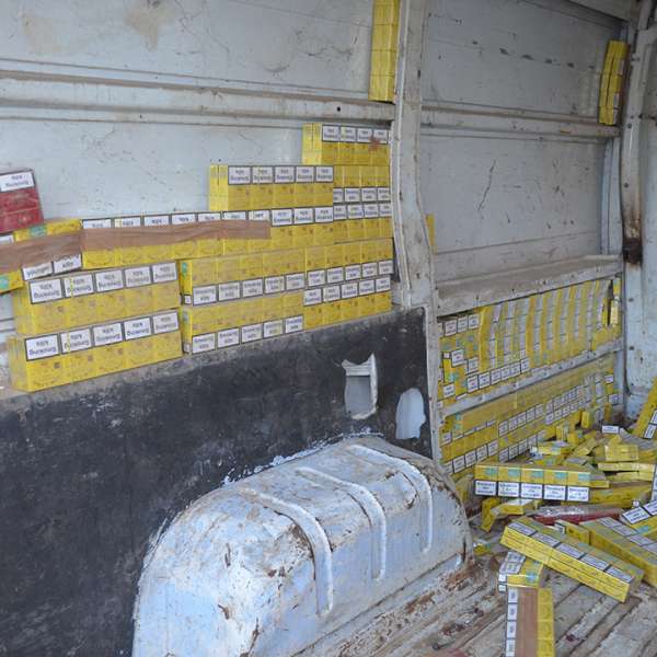 Țigări confiscate de polițiștii de frontieră înainte să ajungă pe piața neagră