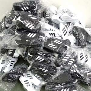 Articole de încălțăminte, susceptibile a fi contrafăcute, confiscate la P.T.F. Giurgiu