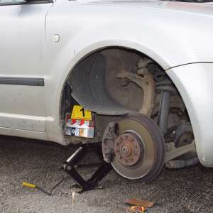 Peste 1.200 pachete de ţigări, depistate ascunse intr-un autoturism la PTF Borș