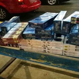 Țigări de contrabandă ascunse în bagaje