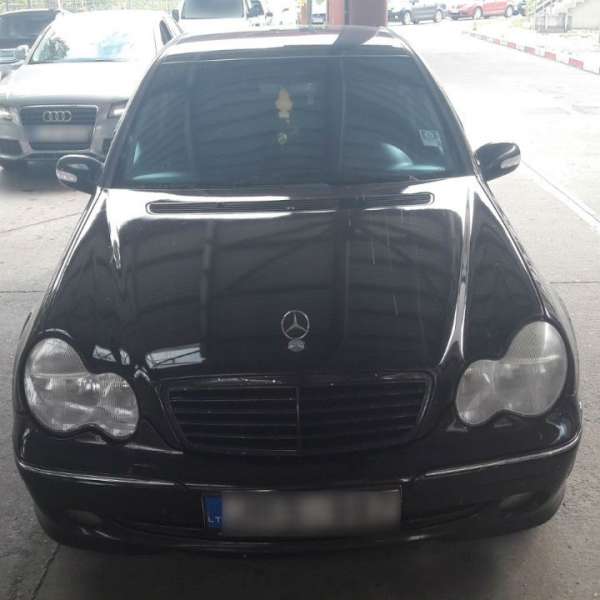 Autoturism radiat din circulaţie, descoperit în P.T.F. Sculeni