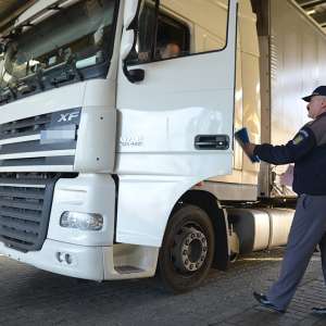 Măsuri pentru fluidizarea traficului de automarfare în punctele de trecere a frontierei din vestul ţării