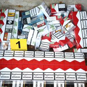  Peste 50.000 de ţigarete, depistate ascunse într-un autoturism la PTF Borș