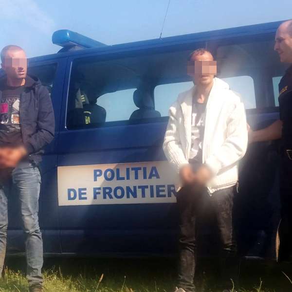 Trei albanezi au încercat să intre ilegal în ţară traversând Dunărea cu o barcă