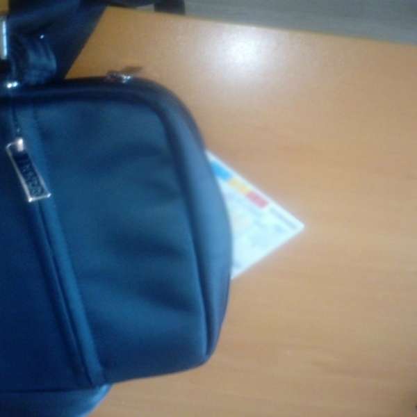 Document de identitate fals, ascuns în borsetă