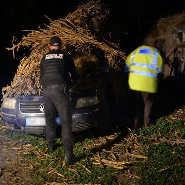 Aproximativ 25.500 pachete cu ţigări, confiscate în urma unor acţiuni la frontiera cu R. Moldova