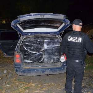 Aproximativ 25.500 pachete cu ţigări, confiscate în urma unor acţiuni la frontiera cu R. Moldova