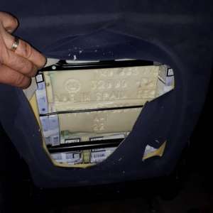 Aproximativ 20.000  de ţigarete de contrabandă descoperite la frontiera de est