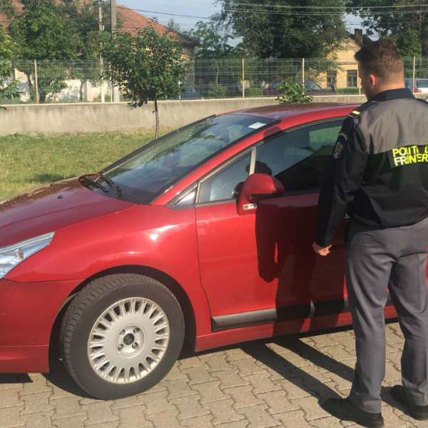 Autoturism căutat de autorităţile franceze, indisponibilizat de  poliţiştii de frontieră timișeni