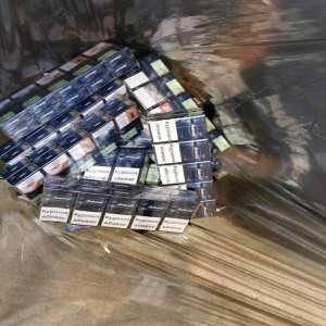 BMW X5 alimentat cu ţigarete de contrabandă