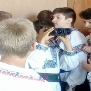 Hora Prieteniei, jucată de copii din R. Moldova și România la mijlocul podului rutier Albița-Leușeni