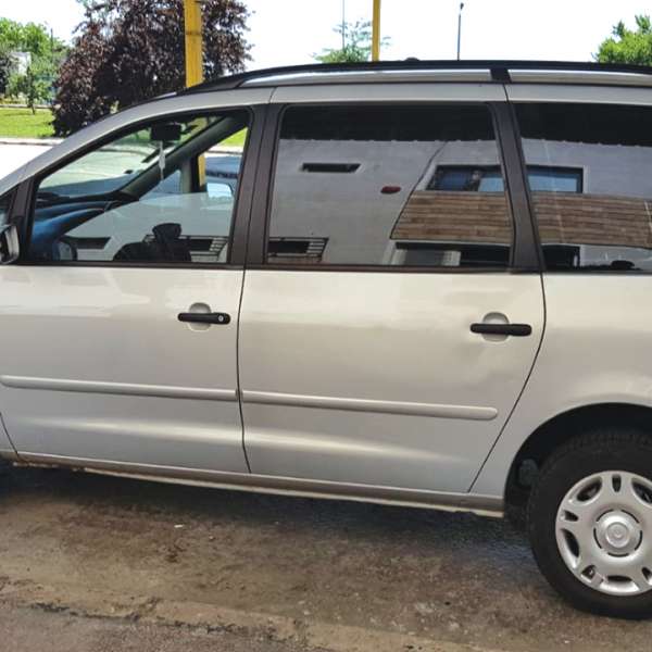 Autoturism neinmatriculat şi cu numere false, depistat de poliţiştii de frontieră arădeni