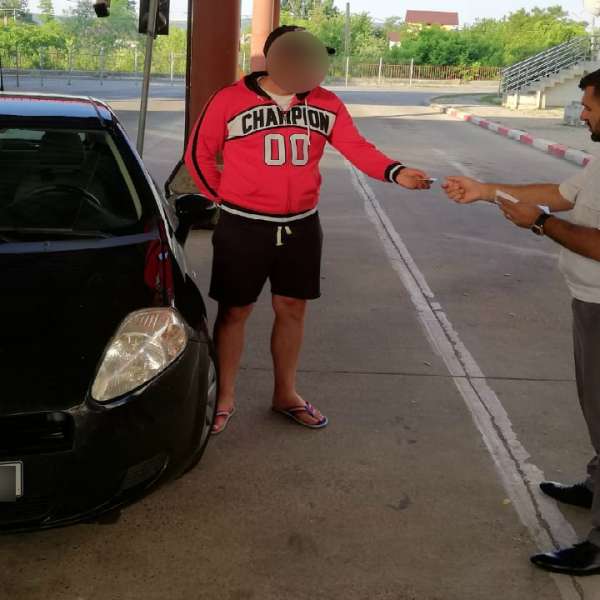 Un autoturism, doi prieteni, trei infracțiuni