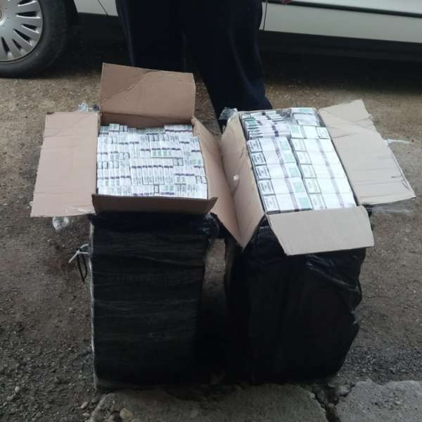 Peste 7.000 de pachete cu țigări de contrabandă, descoperite la frontieră