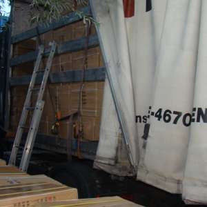 Încălţăminte susceptibilă a fi contrafăcută, confiscată la P.T.F. Turnu Măgurele