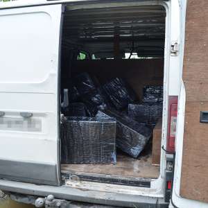 Peste 15.000 pachete țigări confiscate de polițiștii de frontieră