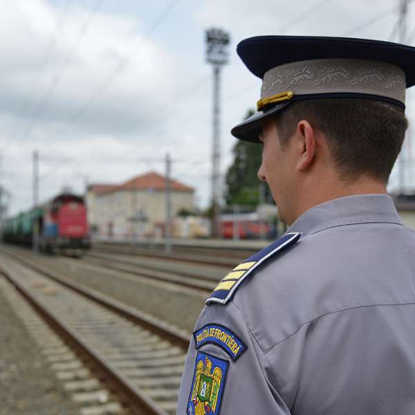 Cinci cetăţeni străini, opriţi din drumul ilegal spre Spaţiul Schengen la graniţa cu Ungaria