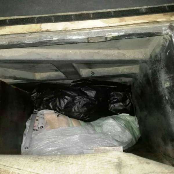 Tutun pentru narghilea, ascuns în rezervorul pentru combustibil al unui autocar