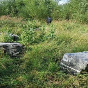 Focuri de armă si 9.000 de pachete cu ţigări de contrabandă  confiscate de poliţiştii de frontieră