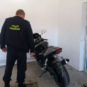 Motocicletă căutată de autorităţile elvețiene,  confiscată în P.T.F. Naidăș