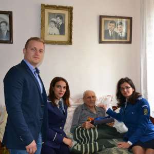 ,,O VIAŢĂ CÂT UN CENTENAR”   Șase bihoreni născuți odată cu România, onorați de reprezentanții Ministerului Afacerilor Interne în teritoriu.