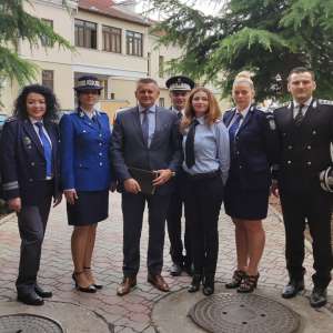 ,,O VIAŢĂ CÂT UN CENTENAR”   Șase bihoreni născuți odată cu România, onorați de reprezentanții Ministerului Afacerilor Interne în teritoriu.