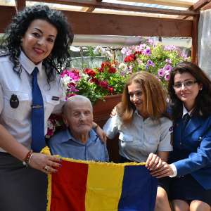 ,,O VIAŢĂ CÂT UN CENTENAR”   Șase bihoreni născuți odată cu România, onorați de reprezentanții Ministerului Afacerilor Interne în teritoriu.