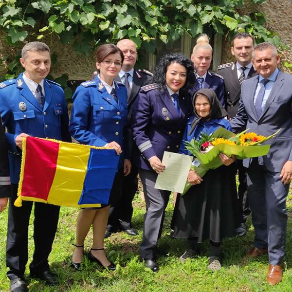 ,,O VIAŢĂ CÂT UN CENTENAR”, șase bihoreni născuți odată cu România, onorați de reprezentanții Ministerului Afacerilor Interne în teritoriu.