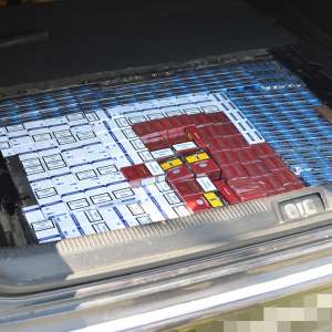Cetățean român cercetat pentru contrabandă și 19.150 de pachete cu țigări confiscate la frontiera de nord
