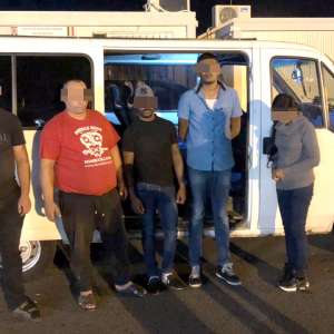 Trei persoane intenţionau să iasă ilegal din România, ascunse într-un microbuz
