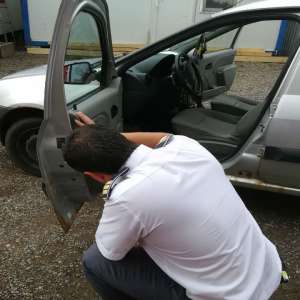 7000 de țigarete ascunse în portiere, descoperite în P.T.F. Rădăuţi Prut