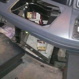 Țigări de contrabandă descoperite în bordul unui cap-tractor