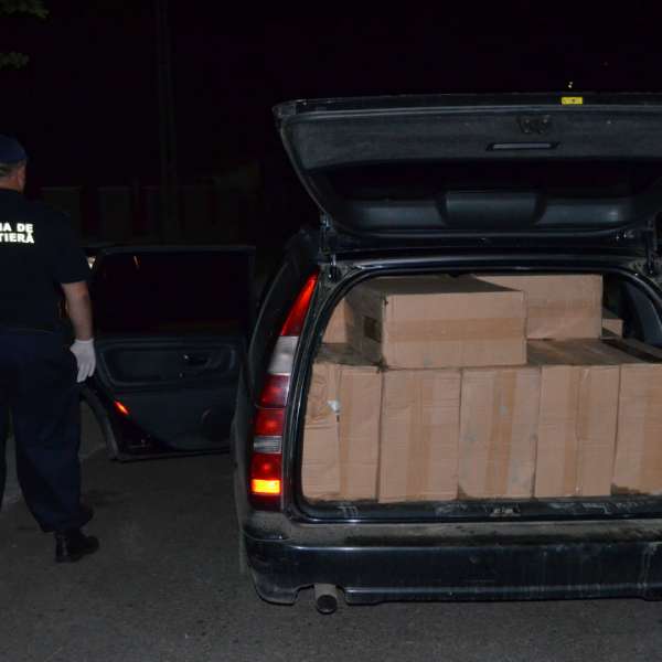 Volvo plin cu colete de contrabandă oprit la Crasnaleuca