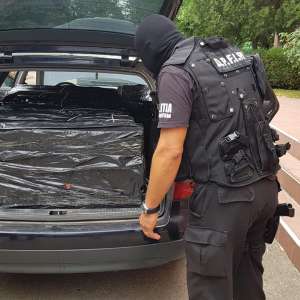 Rețea de contrabandă cu țigări, destructurată de polițiștii de frontieră mehedințeni