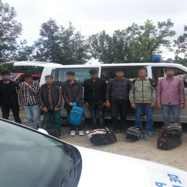 Grup de migranţi, oprit la frontiera cu Ucraina