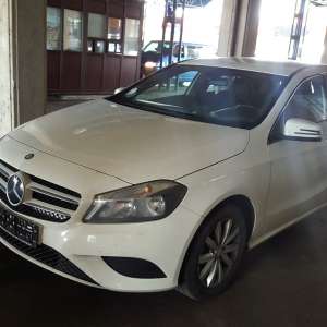 Trei autoturisme căutate de autorităţi, descoperite la frontieră