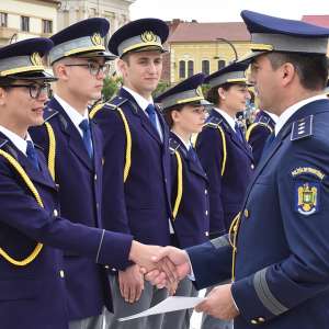 263 de absolvenți ai Şcolii de Pregătire a Agenţilor Poliţiei de Frontieră Avram Iancu Oradea debutează ca polițiști de frontieră