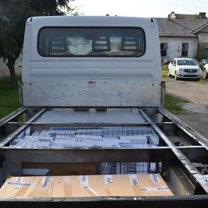 Autoutilitară încărcată cu ţigări de contrabandă, depistată de poliţiştii de frontieră