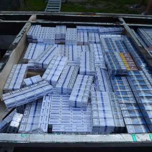 Autoutilitară încărcată cu ţigări de contrabandă, depistată de poliţiştii de frontieră