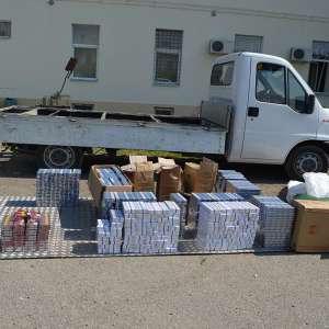 Autoutilitară încărcată cu ţigări de contrabandă, depistată de poliţiştii de frontieră