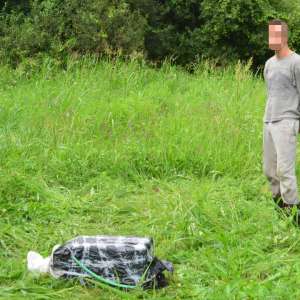 Tânăr depistat în timp ce încerca să introducă ilegal în ţară  ţigări de contrabandă