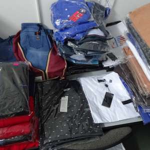 Șase bărbați cercetați de polițiștii de frontieră giurgiuveni pentru că au încercat să introducă în țara sute de bunuri contrafăcute