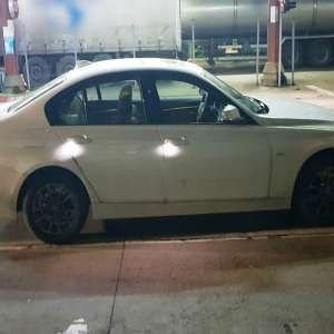 Autoturisme de lux căutate de autorități, descoperite la Sculeni